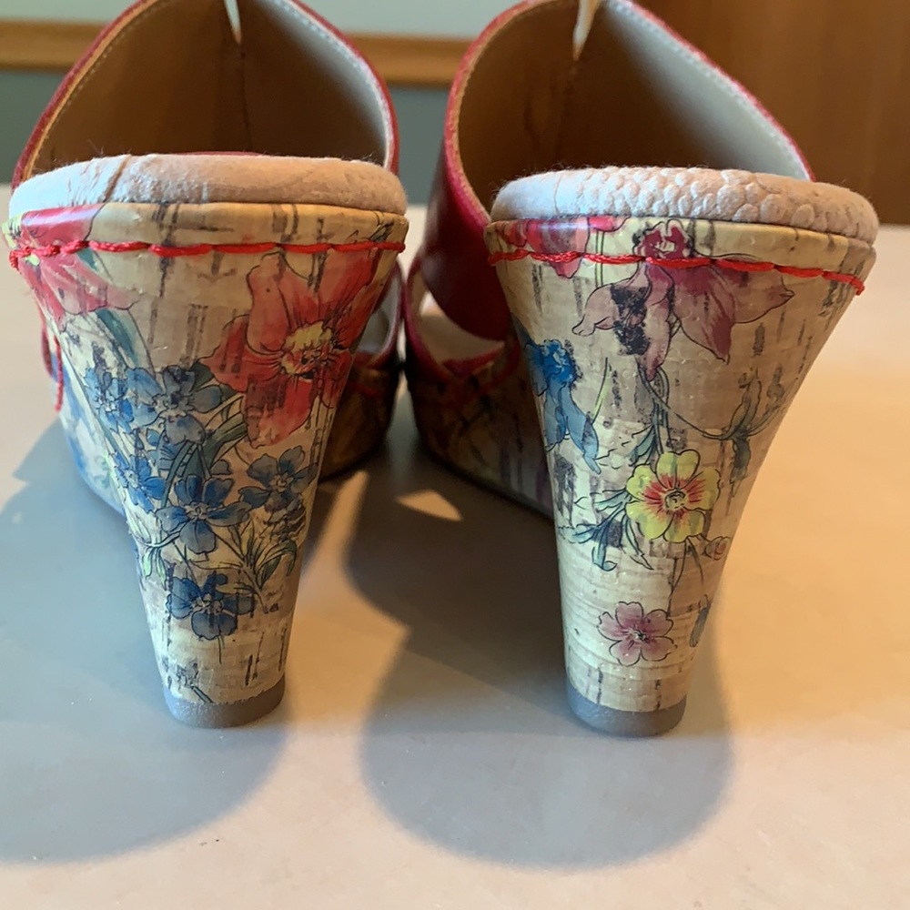 b.o.c. Wedge Sandals, size 8M - Picture 12 of 15